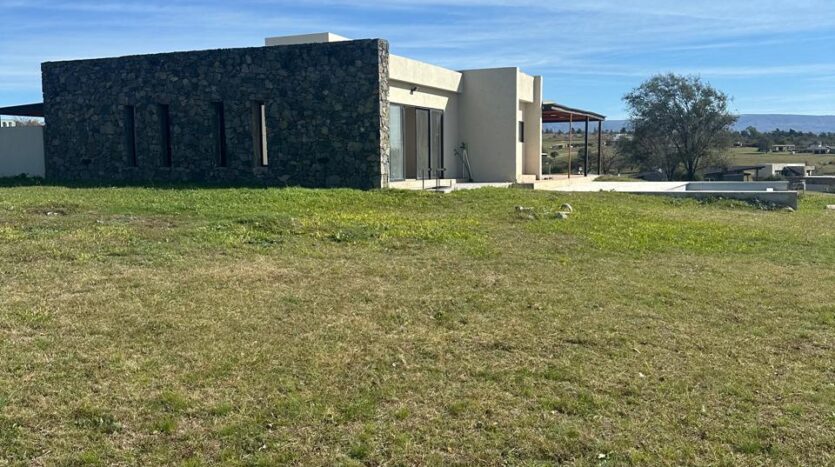 Venta casa a estrenar en Los Reartes