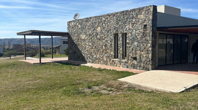 Venta casa a estrenar en Los Reartes