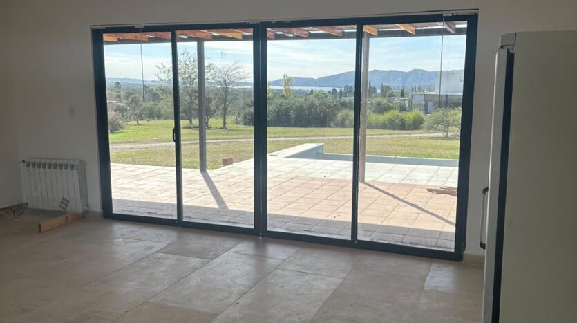 Venta casa a estrenar en Los Reartes