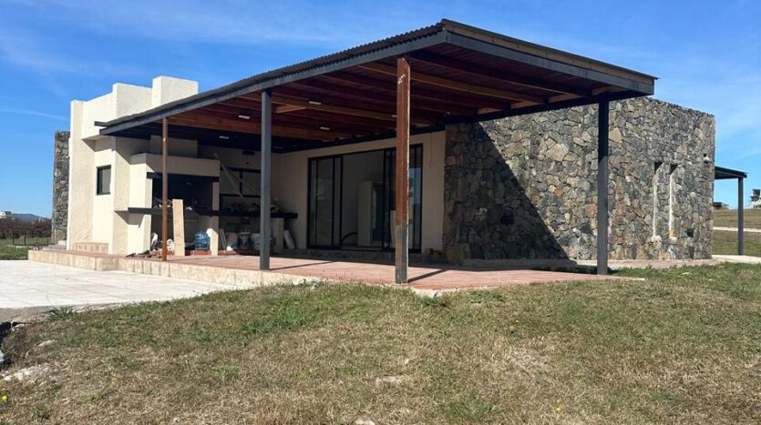 Venta casa a estrenar en Los Reartes