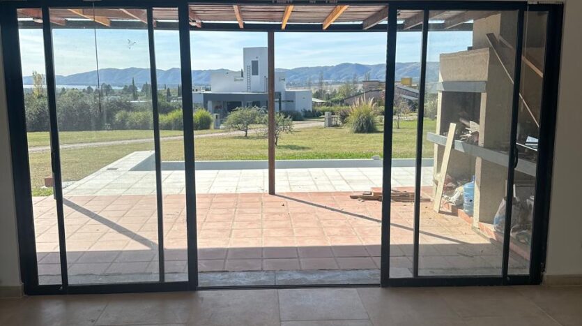 Venta casa a estrenar en Los Reartes
